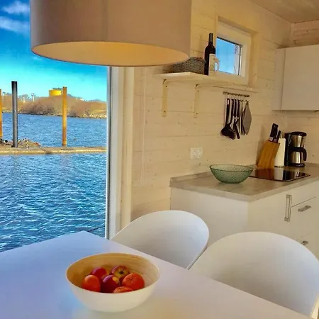 Sealoft 4 Apartment